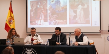 El teniente coronel Sánchez Periñán ahondó en la vinculación histórica del Carmen y la Armada española
