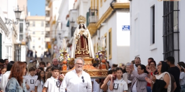 Los escolares de Primaria del Liceo procesionaron con la Virgen del Carmen ‘Callejolera’