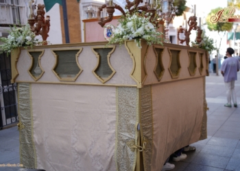 El paso de San Juan Bautista de La Salle se trasladó a la Iglesia Mayor para su salida mañana en procesión