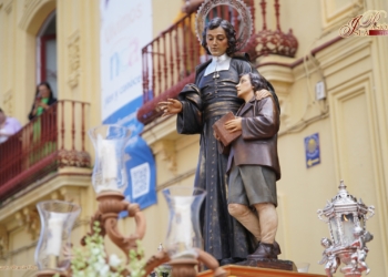 San Juan Bautista de La Salle salió en procesión junto a los escolares de La Salle y los cofrades de Cristo Rey