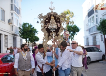 Contra viento, fuego y mareas… regresó el Simpecado del Rocío de La Isla a su templo