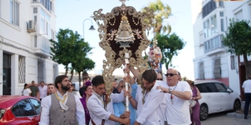 Contra viento, fuego y mareas… regresó el Simpecado del Rocío de La Isla a su templo