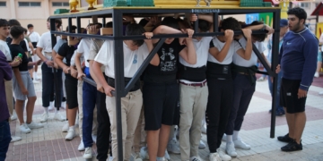 Los jóvenes de la Cruz de Mayo de Santa Elena ultiman los ensayos a falta de tres días para su salida