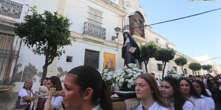 La comunidad Vedruna celebró el Bicentenario de Santa Joaquina con una emotiva procesión por las calles de la ciudad