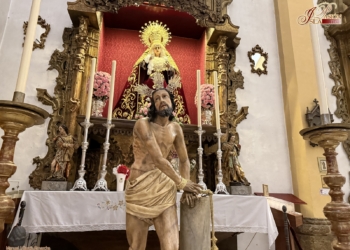El Señor de Columna en veneración con motivo de su despedida para ser restaurado