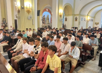 Los jóvenes de Santa Elena participaron de la eucaristía preparatoria para la salida de su Cruz de Mayo