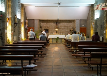 El rezo de Vísperas pone fin a una jornada de adoración al Santísimo Sacramento