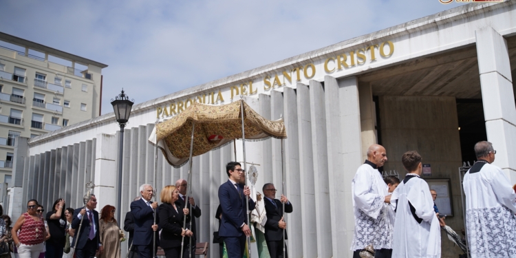 Con el Corpus parroquial del Santo Cristo se cierra el ciclo eucarístico en La Isla