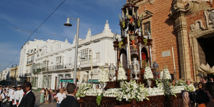 Un Corpus herido de muerte sobrevive gracias al empuje de algunas hermandades