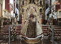 Así se muestra la Virgen del Carmen en la víspera de su festividad con la nueva capa bordada