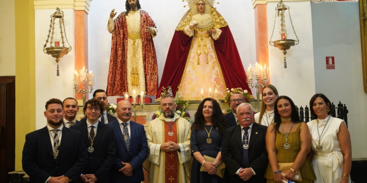 La nueva Junta de Gobierno de Cristo Rey tomó posesión de sus cargos con Rodríguez Labandón como Hermana Mayor