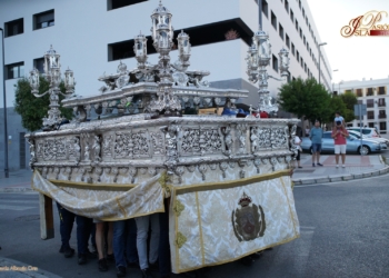 El paso de la Patrona se trasladó al Carmen… al son de marchas militares