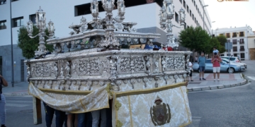 El paso de la Patrona se trasladó al Carmen… al son de marchas militares