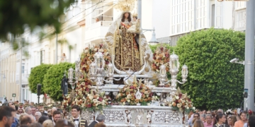 La Virgen del Carmen pone con su procesión el broche perfecto a un nuevo 16 de julio