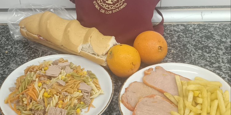 La Bolsa de Caridad ‘Virgen de los Dolores’ volvió a cocinar para los usuarios de El Pan Nuestro