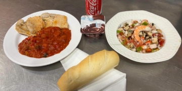Los fogones de la cocina solidaria del Huerto se volvieron a encender para los usuarios de San Vicente de Paúl