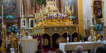 El Triduo a la Divina Pastora finalizó con el homenaje a los hermanos que cumplen sus bodas de oro en la hermandad