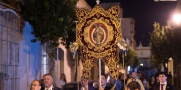 El Rosario de antorchas con el Simpecado pastoreño marca los últimos instantes de la víspera del 15 de agosto