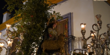 Triana acompaña a su Divina Pastora en una nueva tarde procesional desde Santa Ana