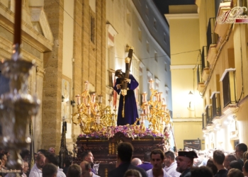 El Nazareno del Amor cruzó Cádiz hasta la Catedral en el inicio de su efeméride