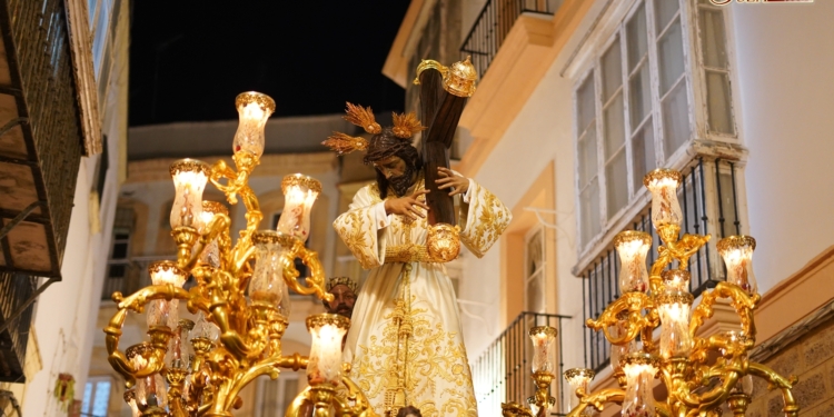 El Nazareno del Amor regresó a San Francisco en una noche histórica para Cádiz