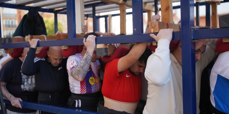 La cuadrilla de cargadores del Prendimiento instaura un sistema de puntos de cara a la papeleta de sitio del Martes Santo