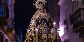 María Santísima de los Dolores presidió el rezo del Santo Rosario por las calles de la feligresía de la Iglesia Mayor