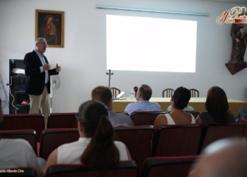 Javier Díaz disertó sobre el protocolo cofrade: una herramienta de orden, respeto y representación