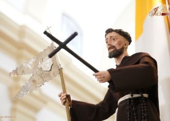 La Parroquia de San Francisco recupera una imagen de su Titular de la escuela carraqueña e incorpora un frente de altar de Manuel Oliva