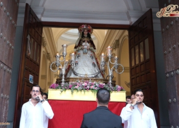 La Patrona de Extramuros procesionó desde la Iglesia de San José de Cádiz