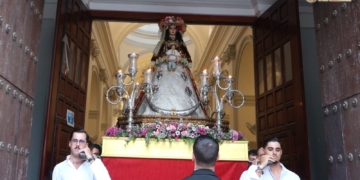 La Patrona de Extramuros procesionó desde la Iglesia de San José de Cádiz