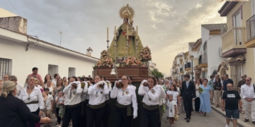 La Virgen de la Salud volvió a procesionar por las calles de Jédula a los sones de la banda Vicente Gómez Zarzuela