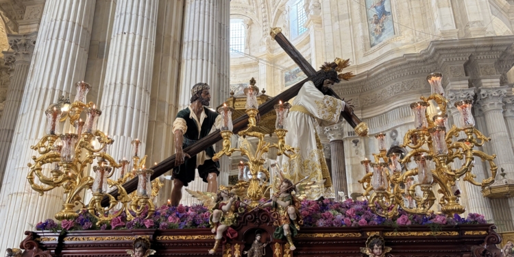 El Nazareno del Amor para su extraordinaria de regreso: De blanco bordado y con cirineo