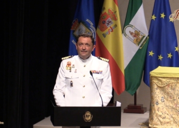 Un siglo de mar y constitución: el buque escuela ‘Juan Sebastián de Elcano’ recibe el XV Premio Cortes de la Real Isla de León 1810