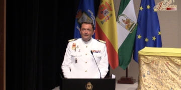 Un siglo de mar y constitución: el buque escuela ‘Juan Sebastián de Elcano’ recibe el XV Premio Cortes de la Real Isla de León 1810