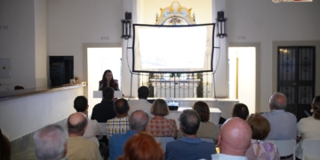 Natalia Gómez Torres recuerda en una conferencia 2006, el año en el que San Fernando se convirtió en la filial número 104 del Rocío