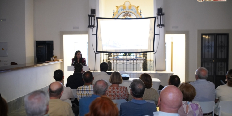 Natalia Gómez Torres recuerda en una conferencia 2006, el año en el que San Fernando se convirtió en la filial número 104 del Rocío