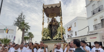 Vejer recibió con fervor a la Virgen de la Oliva en su traslado extraordinario al casco histórico