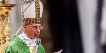 El Cardenal Bagnasco llama a las cofradías a despertar a una Europa «aletargada» desde la fe y la tradición