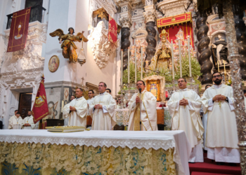 Monseñor Valdivia llama en Cádiz a recuperar la esperanza y reconstruir la unidad bajo la protección de la Virgen del Rosario