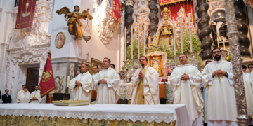 Monseñor Valdivia llama en Cádiz a recuperar la esperanza y reconstruir la unidad bajo la protección de la Virgen del Rosario