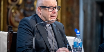El obispo de Málaga destaca el papel de las hermandades y cofradías en Andalucía como el vehículo principal para llegar a la Fe y vivir el Evangelio