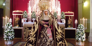 Los sevillanos acudieron al Besamano de la Virgen de las Angustias