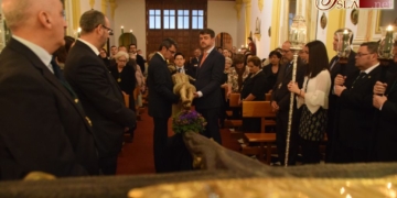 Sánchez Casas y Mera Gracia trasladaron al Cristo de la Vera-Cruz al altar de Besapié