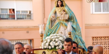La Virgen de los Ángeles llegó a la barriada El Ancla en un histórico rosario de la aurora