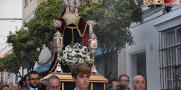 Octubre da comienzo con el rosario de la aurora de la Virgen del Mayor Dolor