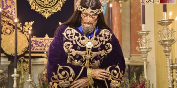 Los besos a las manos atadas de Jesús Nazareno abren un nuevo año cofrade