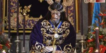 El 2017 cofrade comienza junto a Jesús Nazareno y una larga hilera de fieles