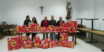 La Hermandad de la Pastora entregó los juguetes de la campaña de Reyes Magos