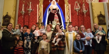 Los niños bautizados fueron presentados un año más a la Virgen de la Trinidad